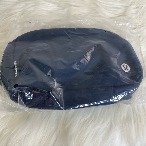 RARE Navy Blue Lululemon Everywhere Belt Bag *1L - Picture 5 of 6